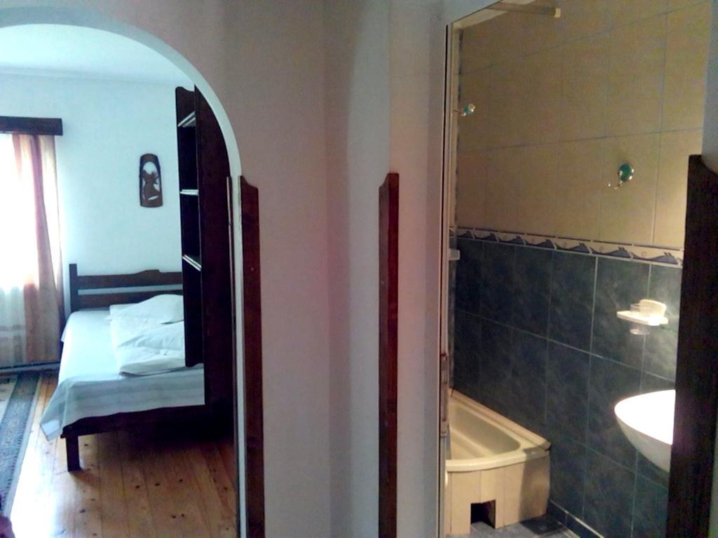 Vila Vanturis Hotel Sinaia Quarto foto